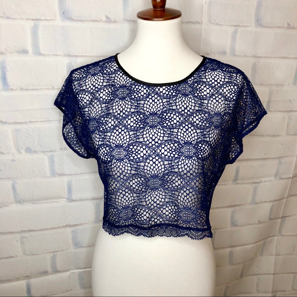 V I C T O R I A S S E C R E T : Lace Crop Top - image 1